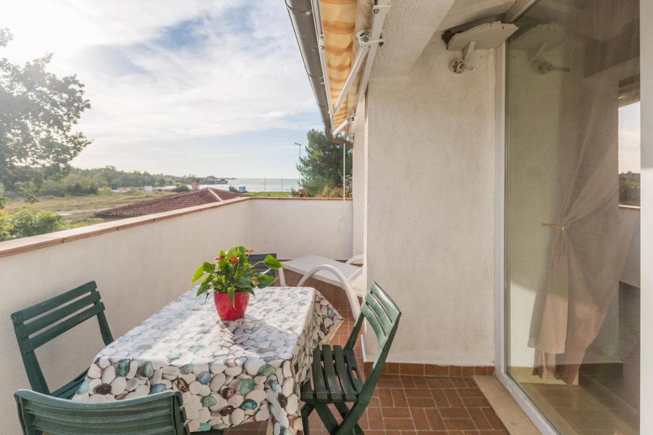 Apartments With A Parking Space Karigador, Novigrad - 2534 Exterior foto